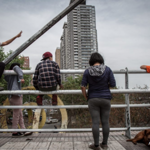 La calle, el abuso y un reggaetón: La realidad de los niños sin techo que escaparon del Sename