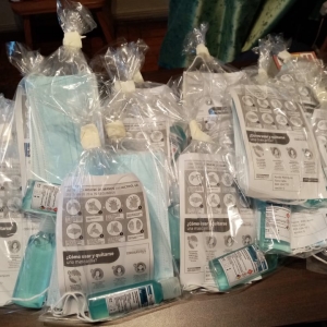 Entrega kits de higiene movidosxchile